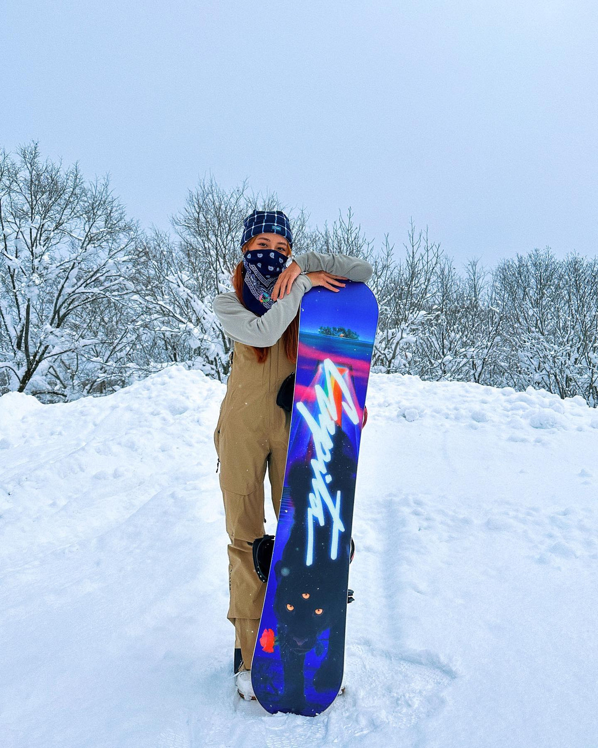 Từ những vật dụng nhỏ trong nhà như chiếc bát, chiếc thìa đến chiếc túi xách, mắt kính mà Calista đeo ra đường đều đến từ những thương hiệu nổi tiếng trên thế giới.