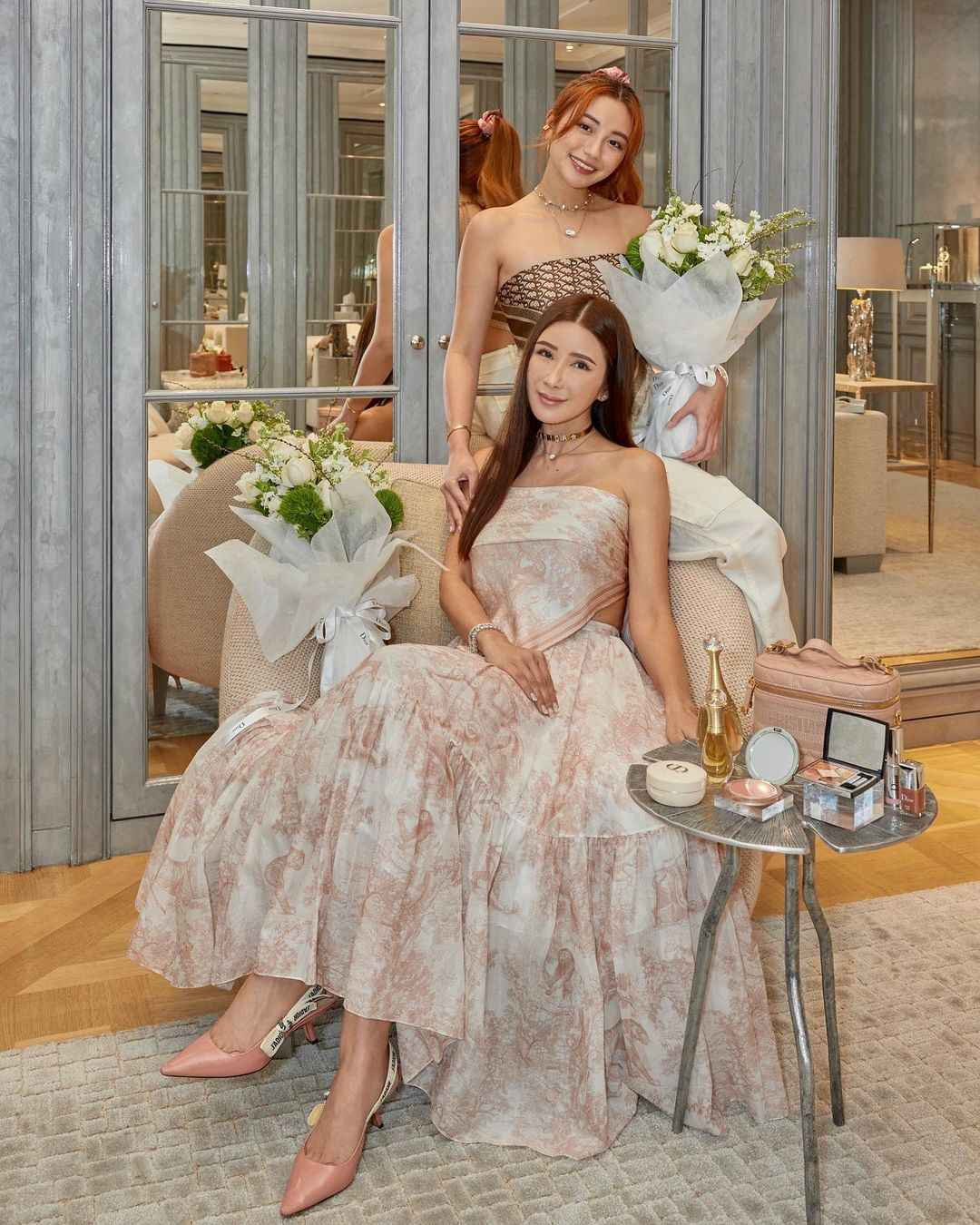 Sau khi bố mẹ ly hôn, Calista và anh trai chuyển về sống với mẹ. Jamie Chua cũng giành được khoản trợ cấp 332.000 USD/tháng (hơn 7,6 tỷ đồng) để chăm sóc bản thân và 2 con.