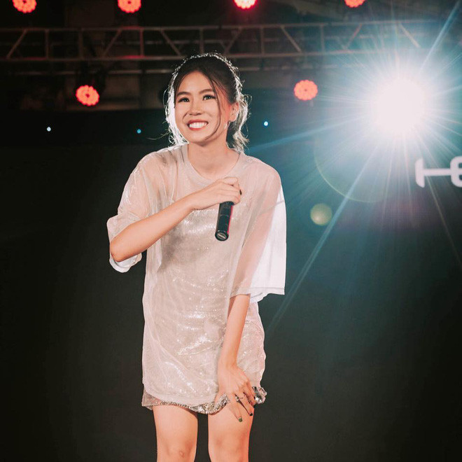 Pháo là nữ rapper nổi lên cùng chương trình King Of Rap và nhanh chóng thu hút được sự chú ý nhờ những tác phẩm như Ganh, 2 Phút Hơn..