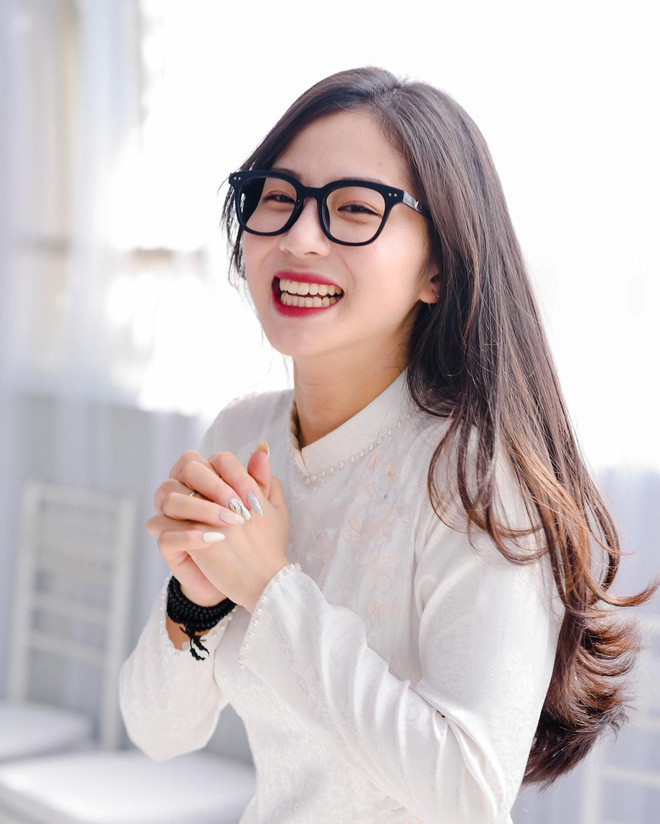 Nếu là người chơi hệ TikTok, nhiều người đã đôi lần nghe đến cái tên Vân Chòe. Cô bạn này có gần 1 triệu người theo dõi và 18 triệu lượt thả tim trên nền tảng MXH.