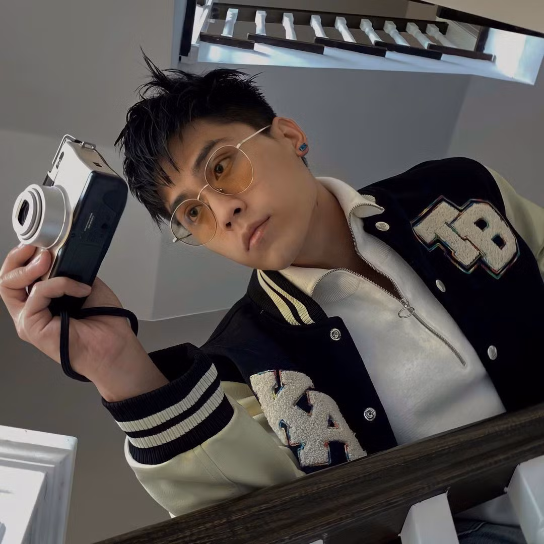 Thậm chí, một vài khán giả còn đặt ra nghi vấn rằng liệu Xemesis có ghen với anh chàng này hay không.