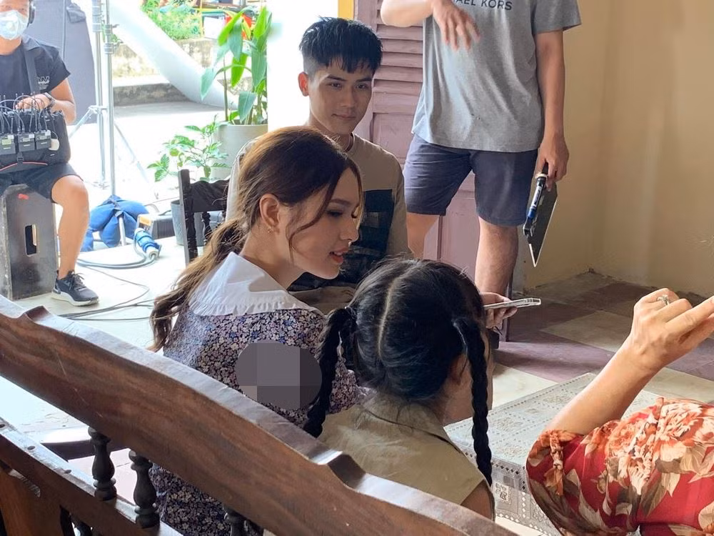 Gia Huy được biết tới qua bộ phim đam mỹ Thưa Mẹ Con Đi, từ đó, là gương mặt được nhiều đạo diễn lựa chọn cho các MV ca nhạc hay các bộ phim truyền hình.