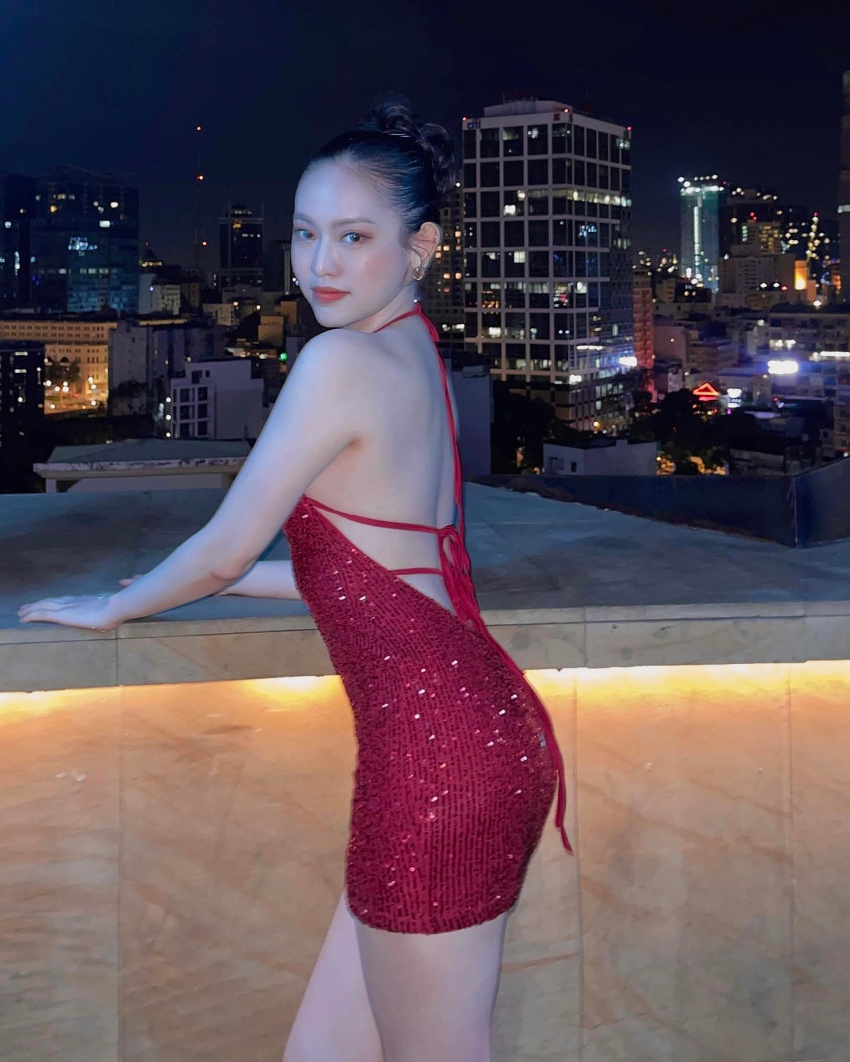 Bên cạnh những lần gây tranh cãi về phong cách thì số lần Thuý Vi nhận được khen ngợi của cư dân mạng cũng nhiều không kém.