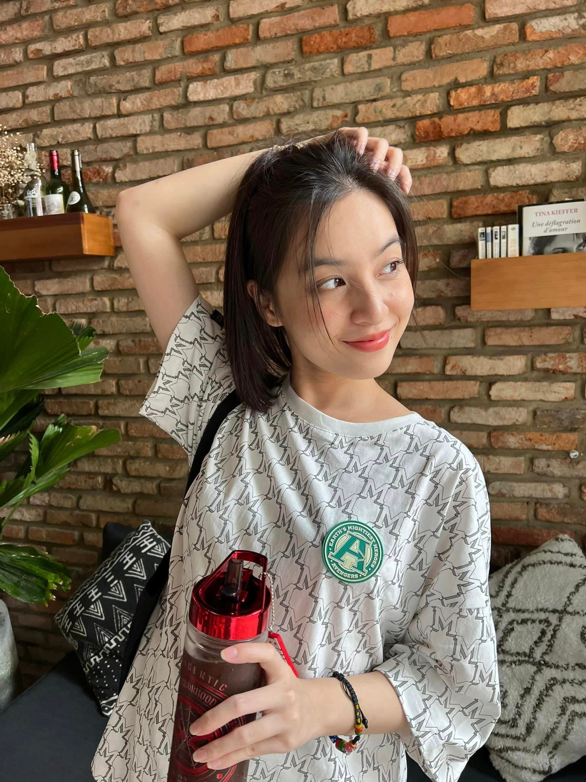 Mỗi khi có dự án, cô đều cho ba mẹ xem, nhận xét với tư cách khán giả đại chúng. "Cha tôi là người theo dõi sát sao liên hoan phim quốc tế. Mẹ là khán giả đại chúng, cha là người có chuyên môn, còn tôi là người có góc nhìn chủ quan. Cha mẹ là hậu phương vững chắc trong nghề của tôi", cô chia sẻ.