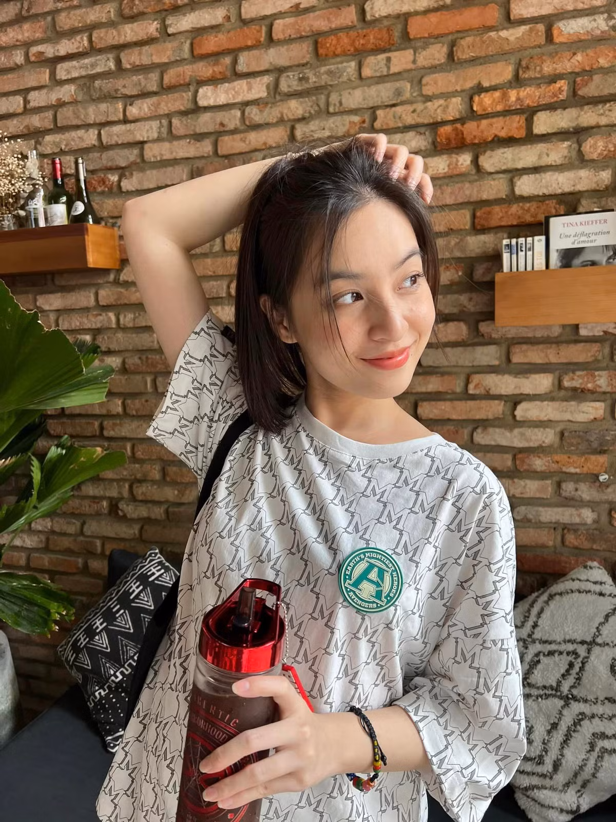 Mỗi khi có dự án, cô đều cho ba mẹ xem, nhận xét với tư cách khán giả đại chúng. "Cha tôi là người theo dõi sát sao liên hoan phim quốc tế. Mẹ là khán giả đại chúng, cha là người có chuyên môn, còn tôi là người có góc nhìn chủ quan. Cha mẹ là hậu phương vững chắc trong nghề của tôi", cô chia sẻ.