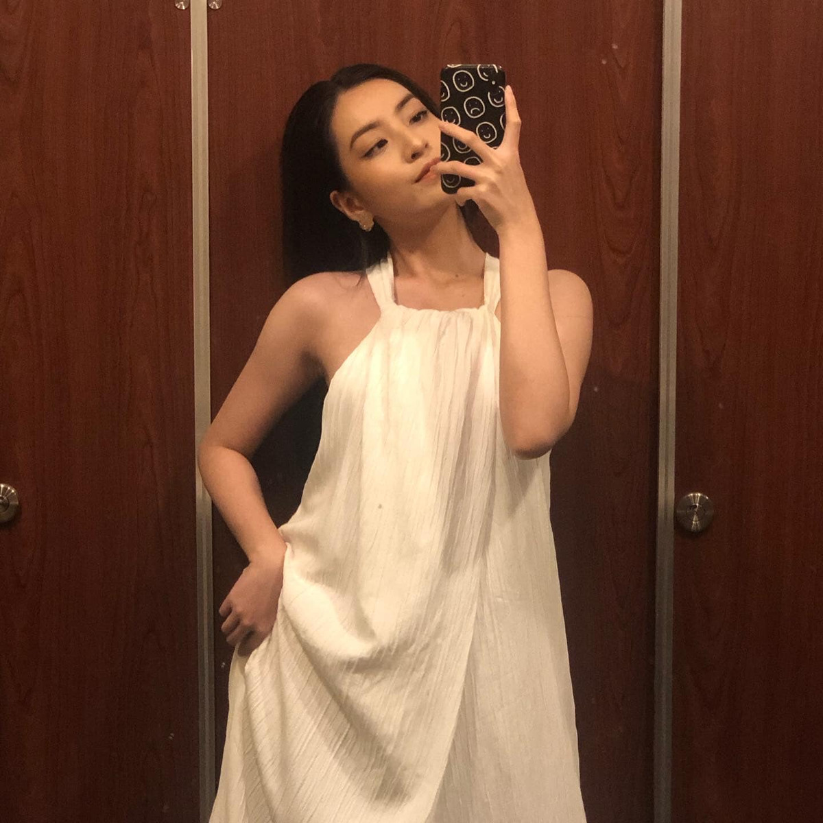 Thảo Tâm nói những ngày đầu sử dụng mạng xã hội, cô thấy tổn thương khi nhận ý kiến tiêu cực, nghĩ có phải người khác đang tấn công mình. "Khi nhìn nhận, mạng xã hội có nhiều góc nhìn, tôi nhận ra mọi sự công kích là bình thường", cô nói.