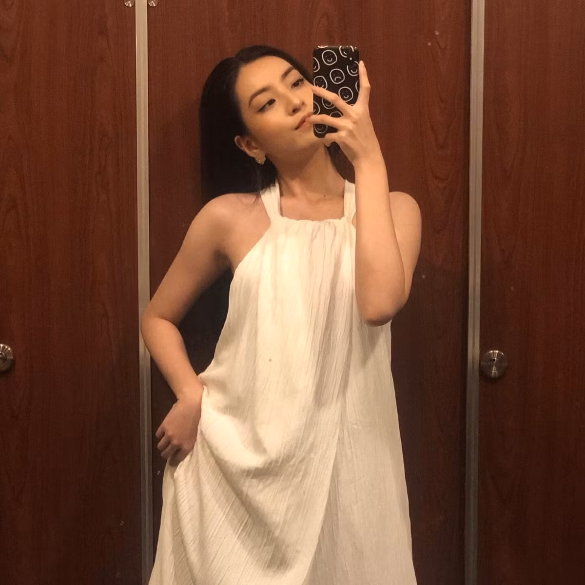 Thảo Tâm nói những ngày đầu sử dụng mạng xã hội, cô thấy tổn thương khi nhận ý kiến tiêu cực, nghĩ có phải người khác đang tấn công mình. "Khi nhìn nhận, mạng xã hội có nhiều góc nhìn, tôi nhận ra mọi sự công kích là bình thường", cô nói.