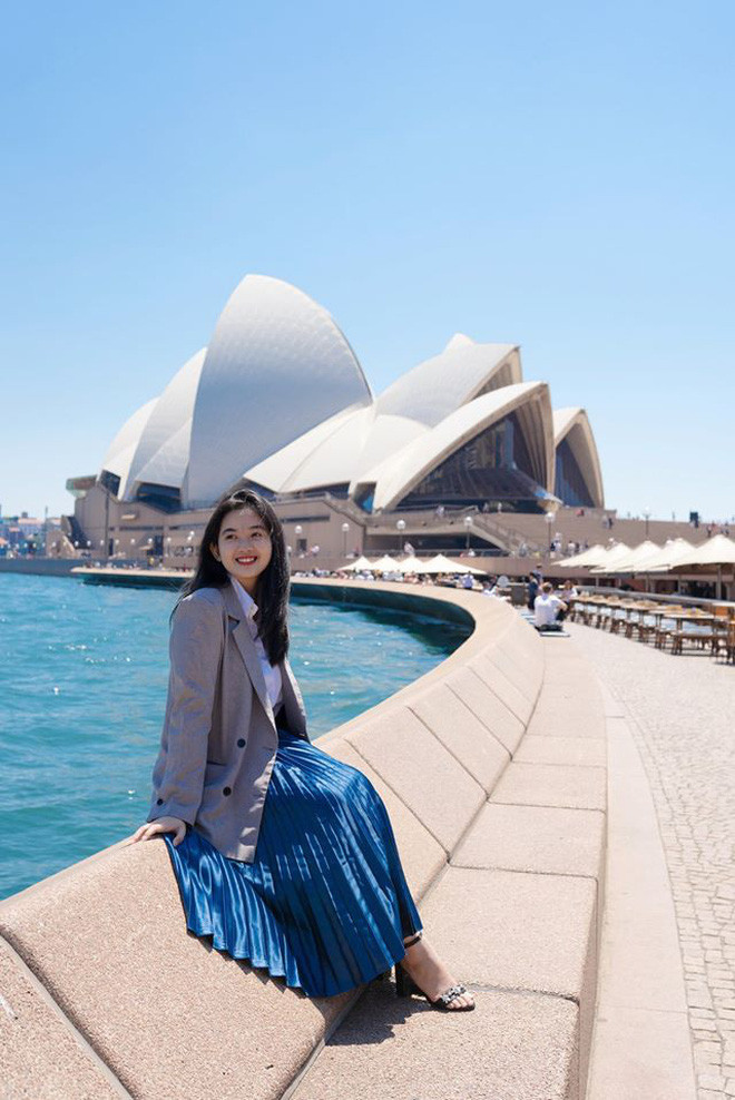 Chưa dừng lại đó, mỗi tối Xuân còn đăng kí lớp học kịch sân khấu, vì đây là đam mê từ nhỏ và cũng vì cô nàng muốn thử khám phá bản thân mình.