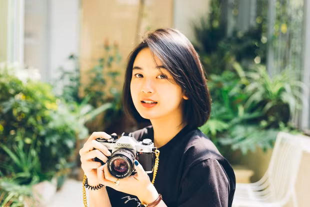 Chứng kiến cảnh nhiều bạn trẻ 19-20 tuổi thời gian vừa qua liên tục khoe chiến tích mua nhà, mua xe, Xuân thấy ngưỡng mộ. Tuy nhiên, theo cô bạn, mỗi người đều có một mốc thời gian khẳng định bản thân khác nhau.