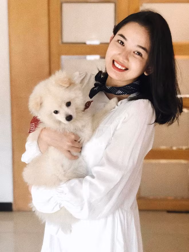 Xuân từng chia sẻ: "Thật ra vẫn có nhiều bạn sinh viên RMIT cũng bình thường như sinh viên bao trường ĐH khác, vẫn đi xe cà tàng, xe ôm công nghệ, xe buýt, như mình là một ví dụ nè. Ngoài xe ra thì lối sống, ăn uống cũng vậy....