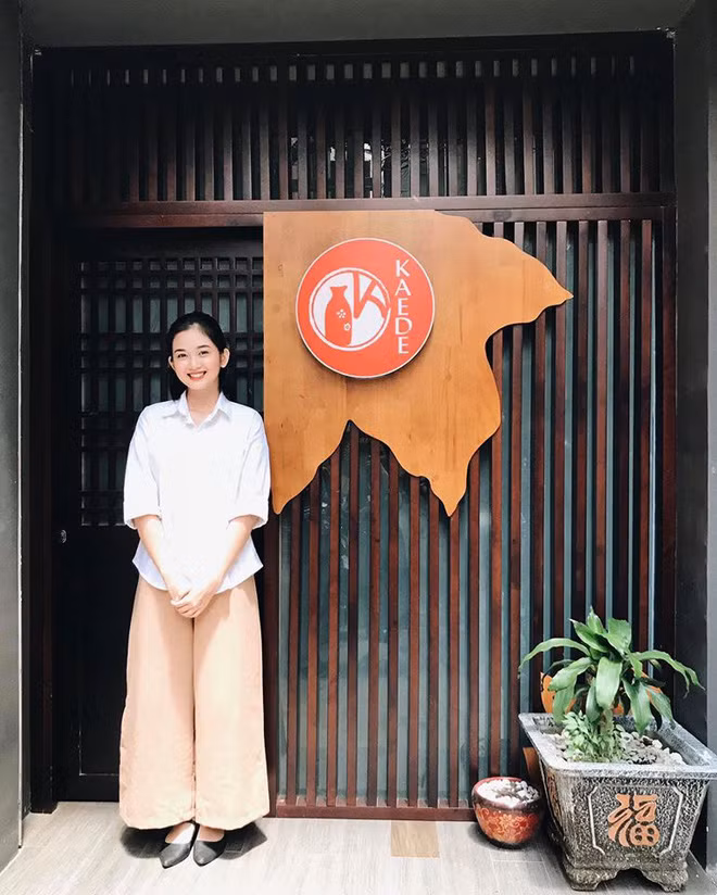 Là một người năng động, Xuân từng thử thách bản thân qua nhiều vai trò như Producer (Sản xuất) và Art Director (Giám đốc nghệ thuật) tại một công ty về food photography (nhiếp ảnh ẩm thực).