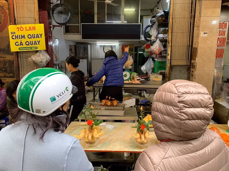 Xem nguoi pho co tieu tien nhu the nao o dac khu mua sam Tet 'cho nha giau'-Hinh-8