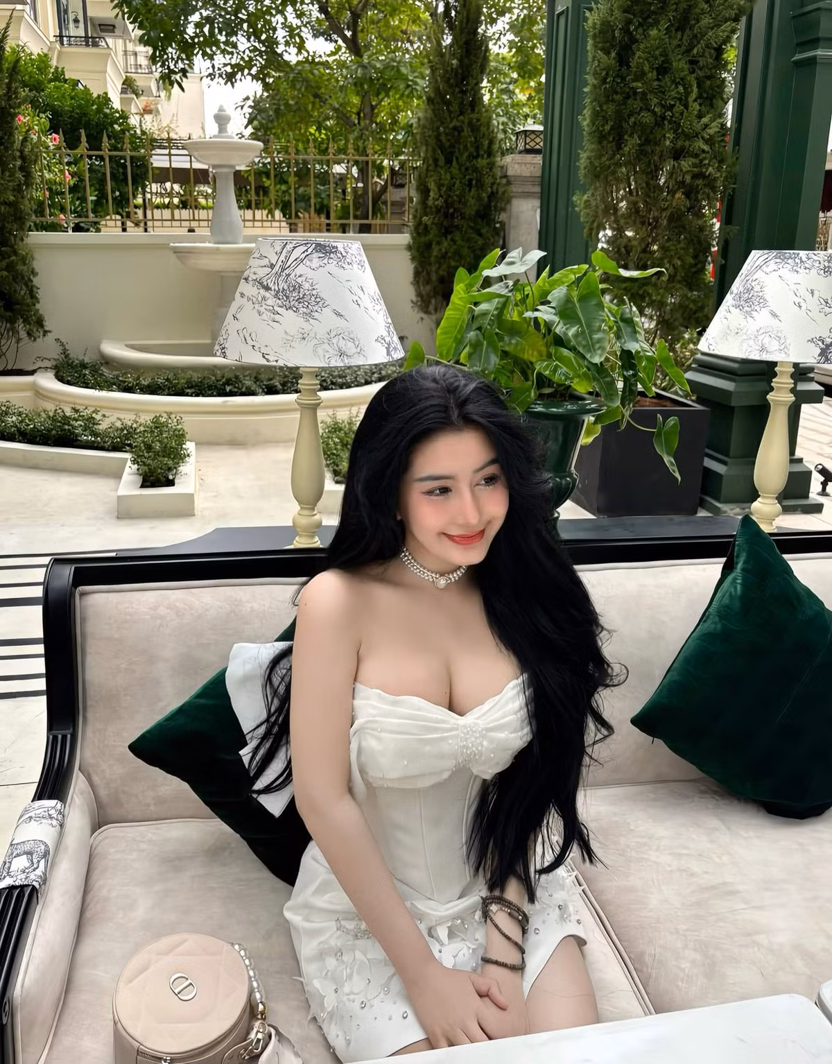 Võ Ngọc Trân cũng nổi tiếng bởi sự năng động, giỏi giang. Hot girl Sài thành từng chia sẻ, cô học cách kiếm tiền từ năm lớp 7.