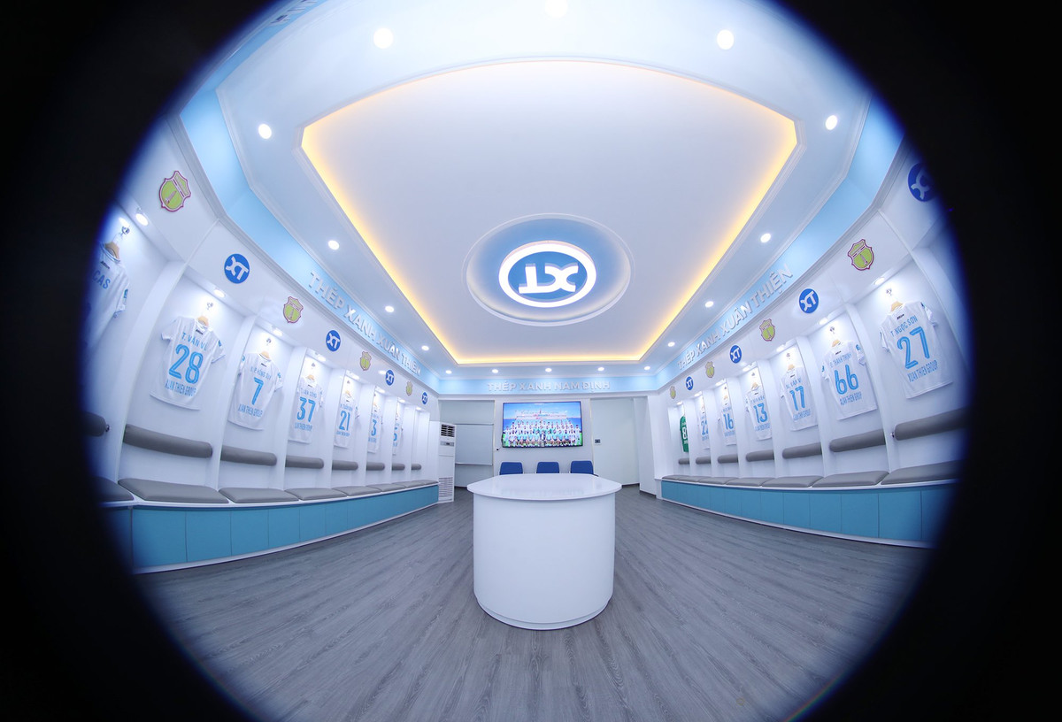 Bên cạnh đó, nhiều NHM cũng mong rằng các CLB tại Việt Nam ngoài chú trọng vào chuyên môn cũng nên đầu tư mạnh tay vào cơ sở vật chất như phòng thay đồ, mặt sân hay các tiện ích xung quanh các SVĐ để nâng cao chất lượng của giải đấu cũng như sự thoải mái của các cầu thủ và khán giả tới sân.