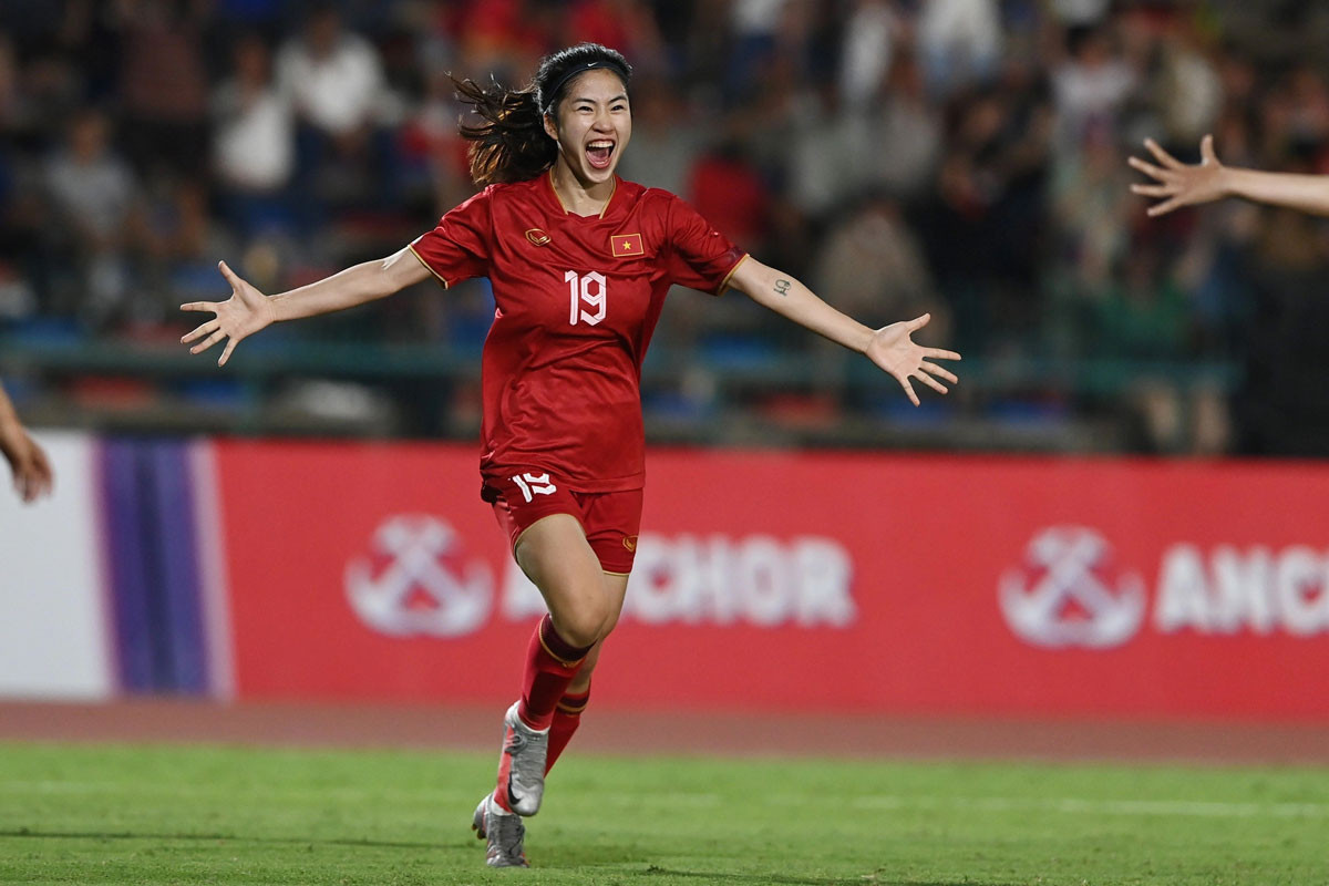 Thanh Nha duoc CLB chau Au lien he, lieu co sang cua?