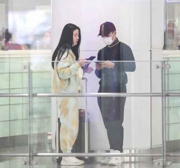 Khi Quang Hải sang Pháp thi đấu, Thanh Huyền cũng đi theo bạn trai.