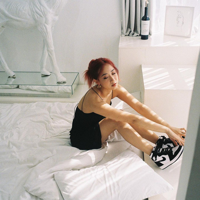 Xuất hiện muộn nhưng không vì thế mà màn khoe dáng với bikini của Kiều Ly Phạm lép vế so với ai.