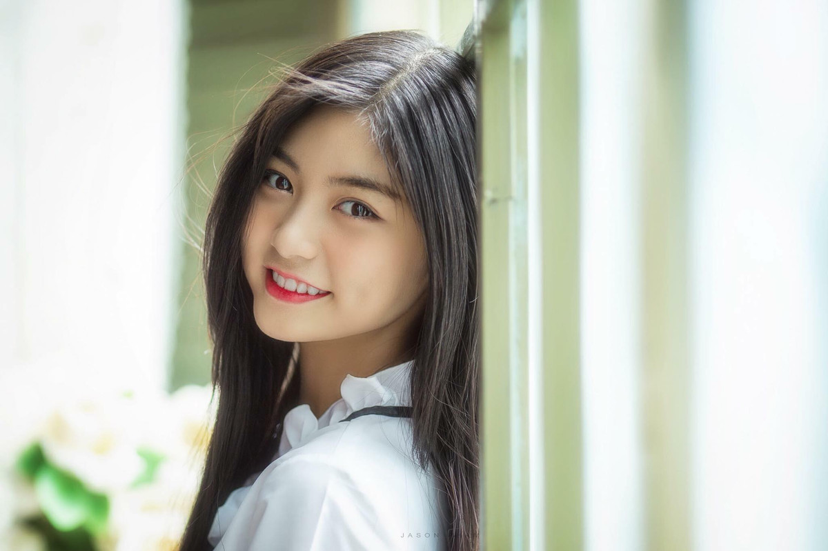 Nam Phương tên đầy đủ là Nguyễn Bùi Nam Phương sinh ngày 25/2/1999 tại Thành phố Hồ Chí Minh, cô nàng hiện đang là sinh viên K13 khoa Ngoại ngữ Trường Đại học Công nghiệp TP Hồ Chí Minh.