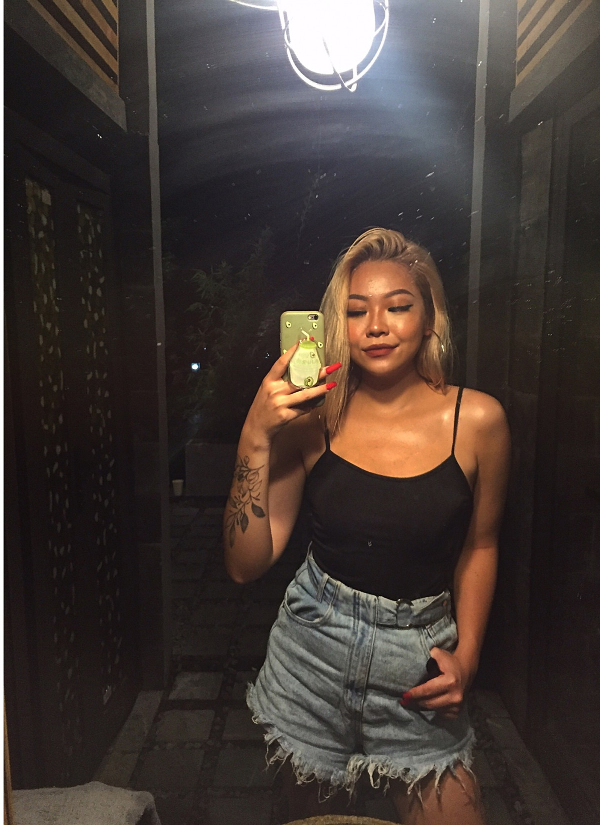 Trên trang cá nhân, nữ thí sinh Rap Việt mùa 2 - Sidie không ngần ngại khoe sự quyến rũ và cá tính của mình.