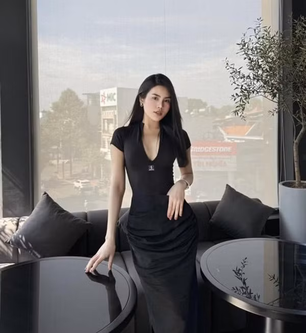 Trên trang cá nhân của mình, Chu Thị Ánh thường xuyên khoe hình ảnh check in ở những nơi sang chảnh. Cô chuộng gu thời trang quyến rũ, hở bạo.