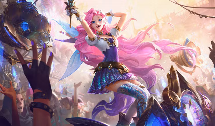 Nữ tướng Seraphine trấn giữ khu vực đường giữa Seraphine dường như đang nhận được rất nhiều sự ưu ái từ nhà phát hành LMHT. Với việc chính thức là thành viên thứ 5 của nhóm nhạc ảo K/DA, cô còn sở hữu riêng cho bản thân một trang phục Tối Thượng ngay trong lần ra mắt đầu tiên.