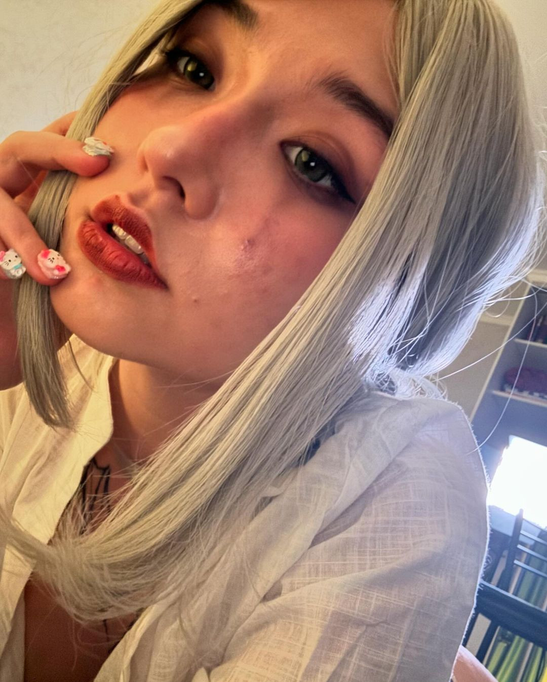 Trên trang Instagram cá nhân, để kiếm được 1 bức ảnh mặc đồ bình thường của Nya là quá khó bởi mức khoe thân táo bạo của cô nàng quá cao.