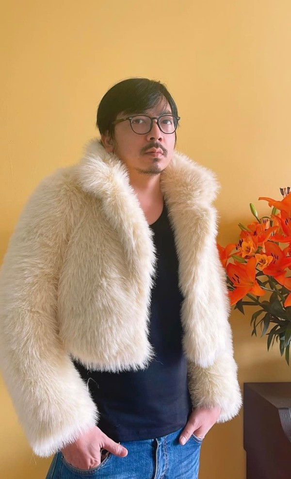 MC Đinh Tiến Dũng sinh năm 1981, từng tham gia làm MC, khách mời cho nhiều chương trình nổi tiếng của đài VTV.