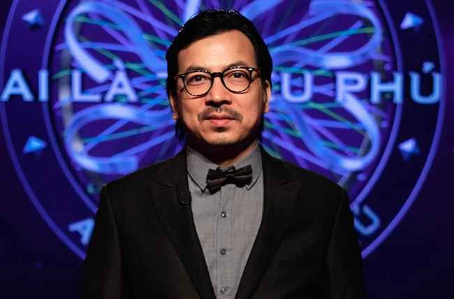 “Giáo sư Xoay” viết: “Dear ông Giời. Con nghĩ việc nàng Bân con ông đan áo cho chồng chậm chạp là do kỹ năng nàng ấy kém. Nhưng cũng đừng vì thế mà cứ động một chút ông lại chỉnh điều hòa sang chế độ mùa đông thế này thì khổ bọn con lắm. Con vừa giặt áo rét, hút chân không, cất tủ, sáng nay con đưa con con đi học mà về nước mũi chảy gần đến rốn... Ông thương Bân mà không thương con sao?”.