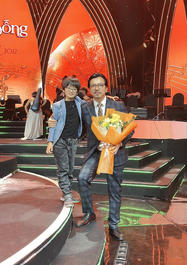 Cho đến thời điểm hiện tại, dù chương trình Hỏi Xoáy – Đáp Xoay đã dừng phát sóng được nhiều năm nhưng cái tên “giáo sư Xoay” vẫn khiến nhiều người nhớ mãi bởi sự dí dỏm cùng những màn đối đáp đầy trí tuệ với nghệ sĩ Xuân Bắc.