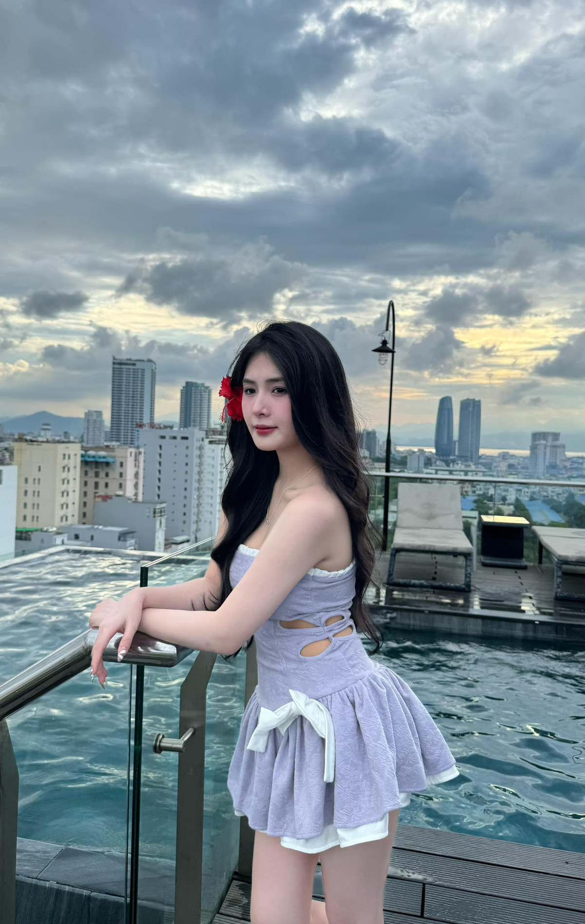 Cộng đồng mạng ngay lập tức bày tỏ sự ngưỡng mộ, khen ngợi Quỳnh Alee không chỉ tài năng mà còn vô cùng xinh đẹp, khéo léo trong từng chi tiết tạo hình.