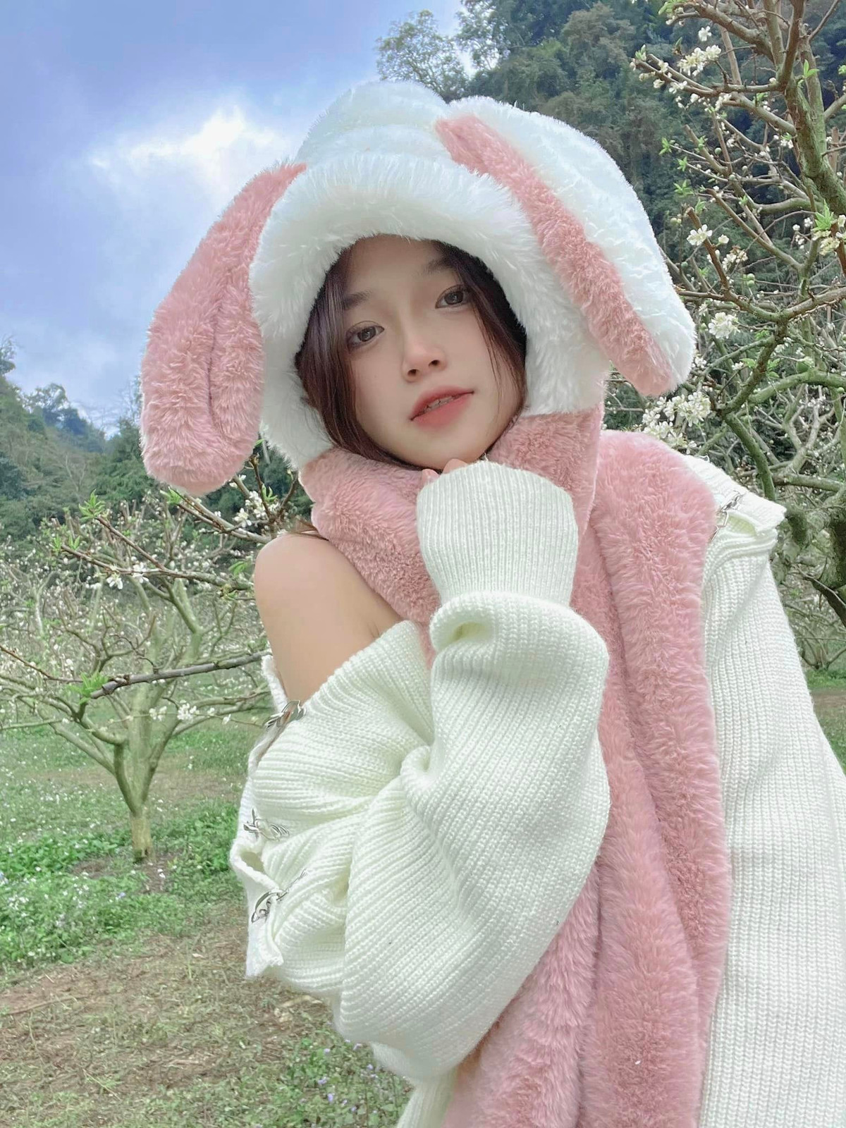 Nhan sắc của Khánh Ly được nhận xét là ngày càng thăng hạng sau khi vào đại học.