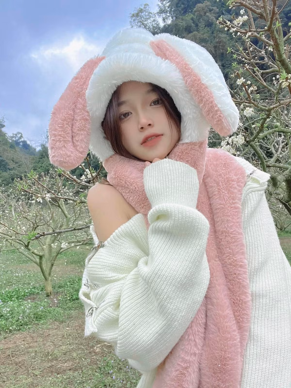 Nhan sắc của Khánh Ly được nhận xét là ngày càng thăng hạng sau khi vào đại học.