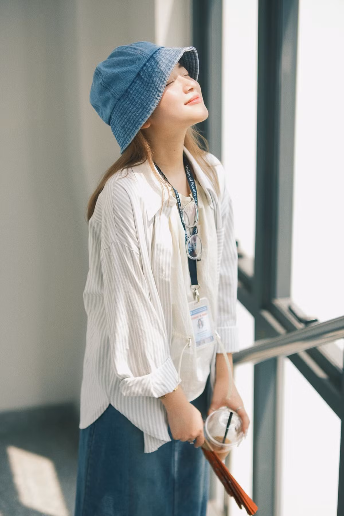 Năm 2019, Khánh Ly xuất hiện trên báo Trung Quốc với những lời khen ngợi nức nở về nhan sắc. Bài báo của đất nước tỷ dân có tựa đề: "Nữ sinh biết tiếng Trung, gây sốt với body S-line và gương mặt xinh đẹp ngọt ngào".