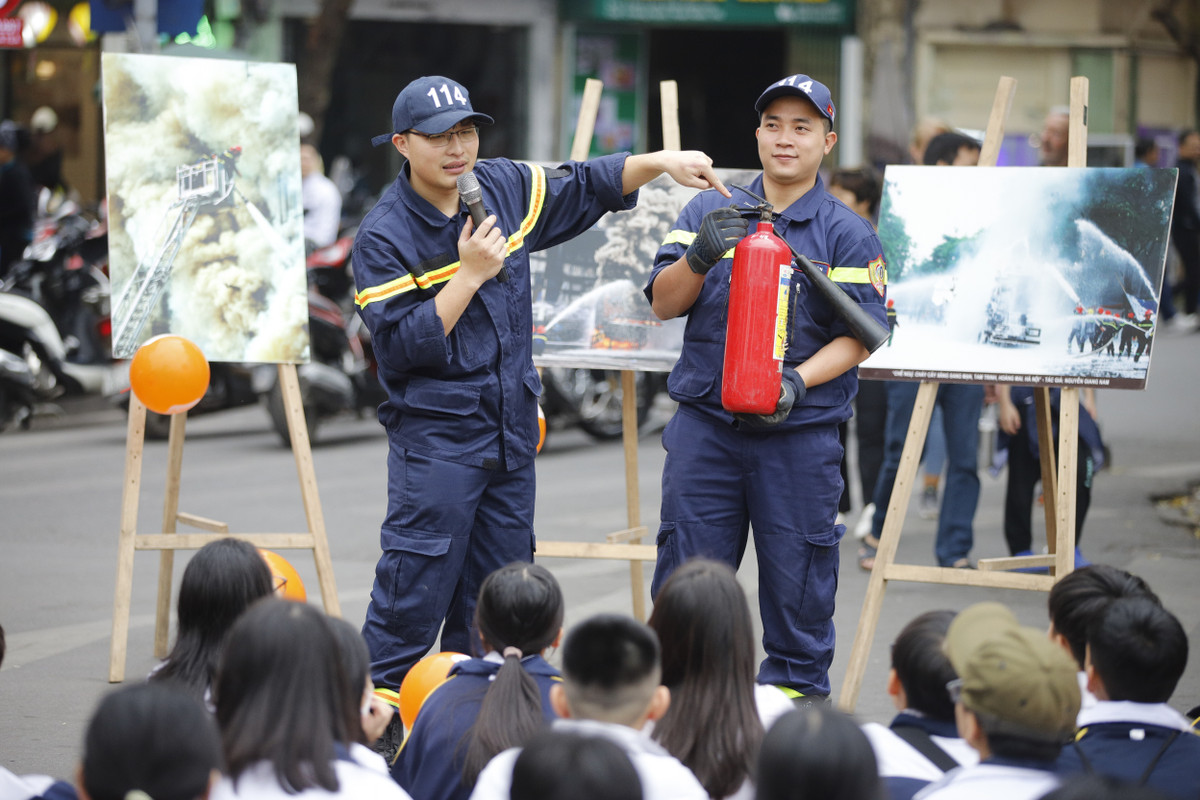 Đồng thời thông qua những bức ảnh này người dân và du khách, tận mắt thấy được những thiệt hại to lớn về người và tài sản khi xảy ra cháy nổ, từ đó có ý thức hơn trong công tác phòng, chống cháy, nổ ngay tại gia đình, khu dân cư.