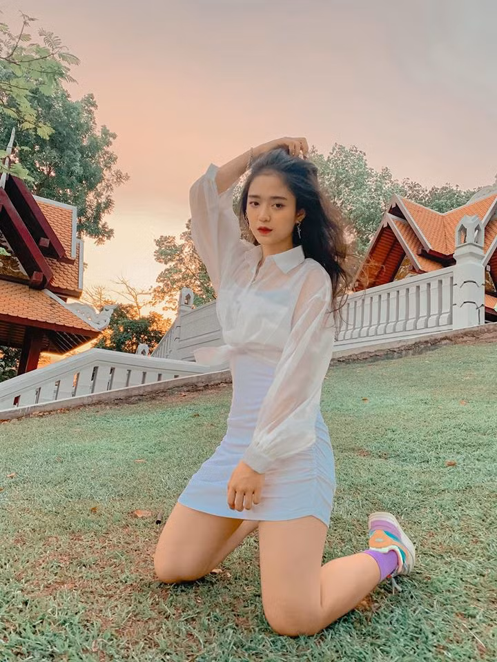 Nhận được nhiều sự quan tâm, chú ý trên MXH, Hoàng Yến cũng kiếm được khá khá tiền nhờ nhận quảng cáo cho các shop online. Tuy nhiên trong tương lai, cô bạn vẫn muốn học hành chăm chỉ, thi đậu đại học rồi sau đó có thể làm những điều mình thích.