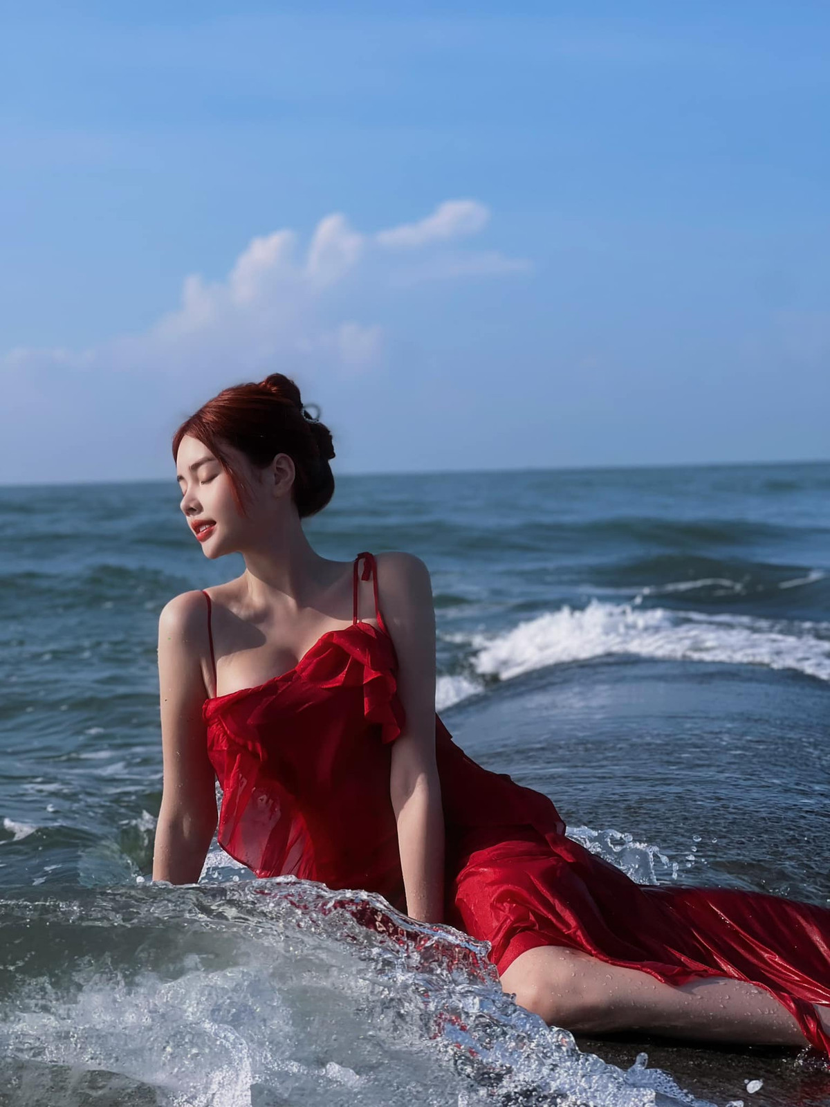 Cách đây nhiều năm, Đan Tiên từng nổi tiếng mạng xã hội với loạt ảnh "giả gái".