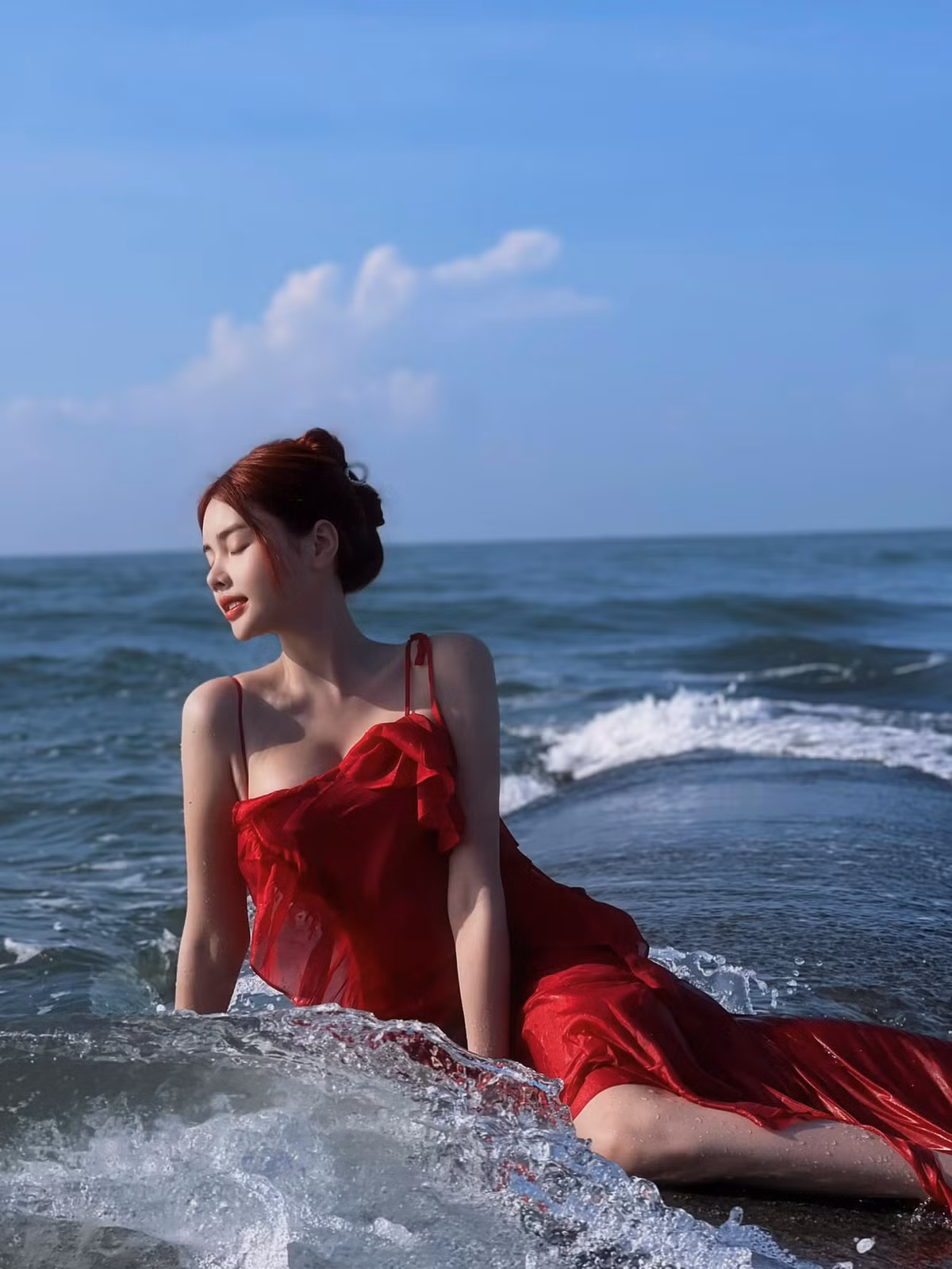 Cách đây nhiều năm, Đan Tiên từng nổi tiếng mạng xã hội với loạt ảnh "giả gái".