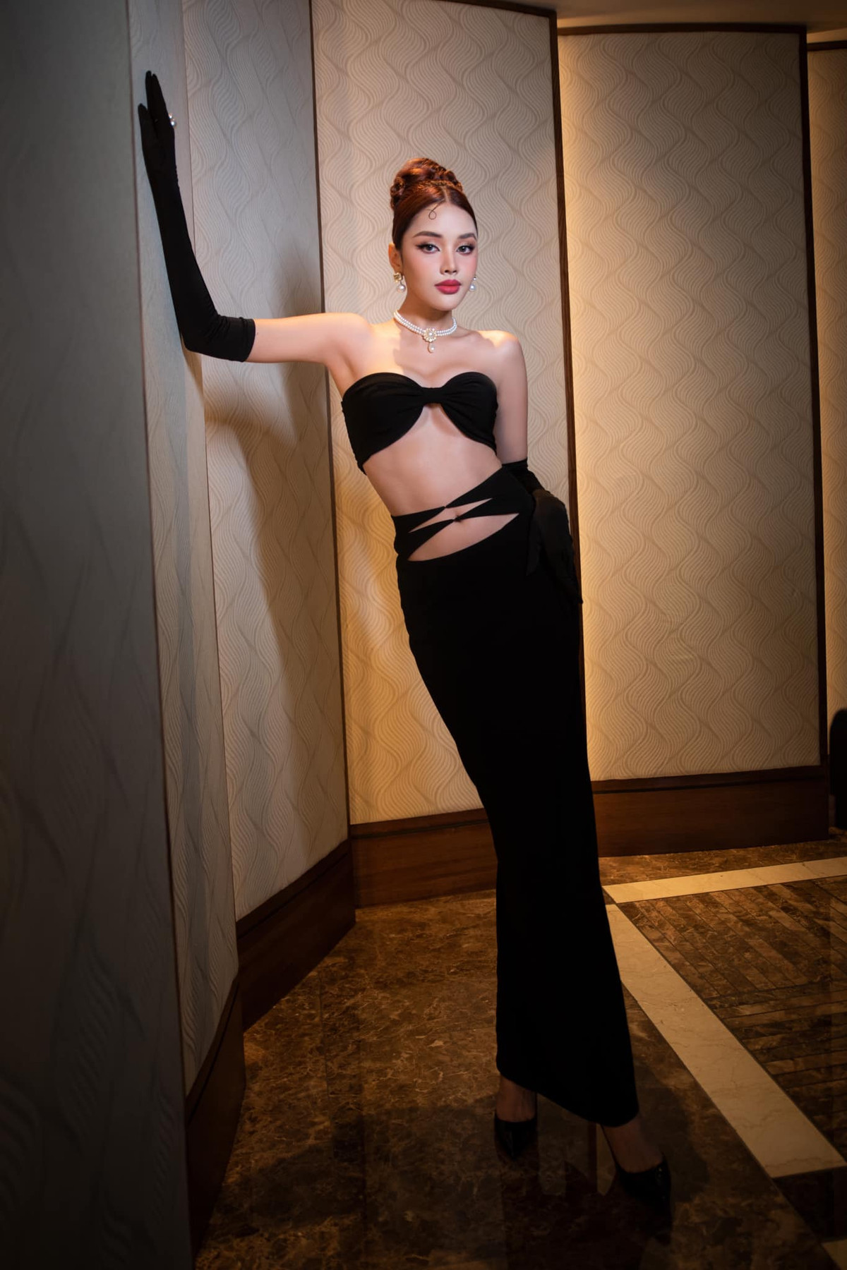 Đan Tiên sở hữu gương mặt xinh đẹp, thanh tú và nữ tính. Làn da trắng cùng đường cong mềm mại khiến cô nàng thêm phần quyến rũ và hấp dẫn.