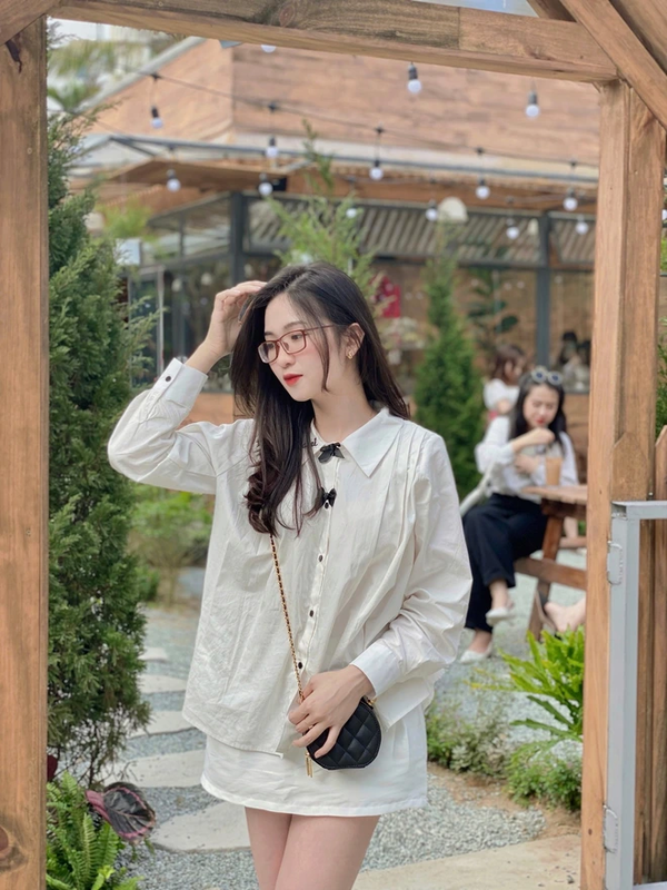 Chia sẻ về những khoảnh khác trên, cô giáo Phan Ngọc Linh nói: “Mình rất vui khi được mọi người biết đến và dành nhiều lời khen”.