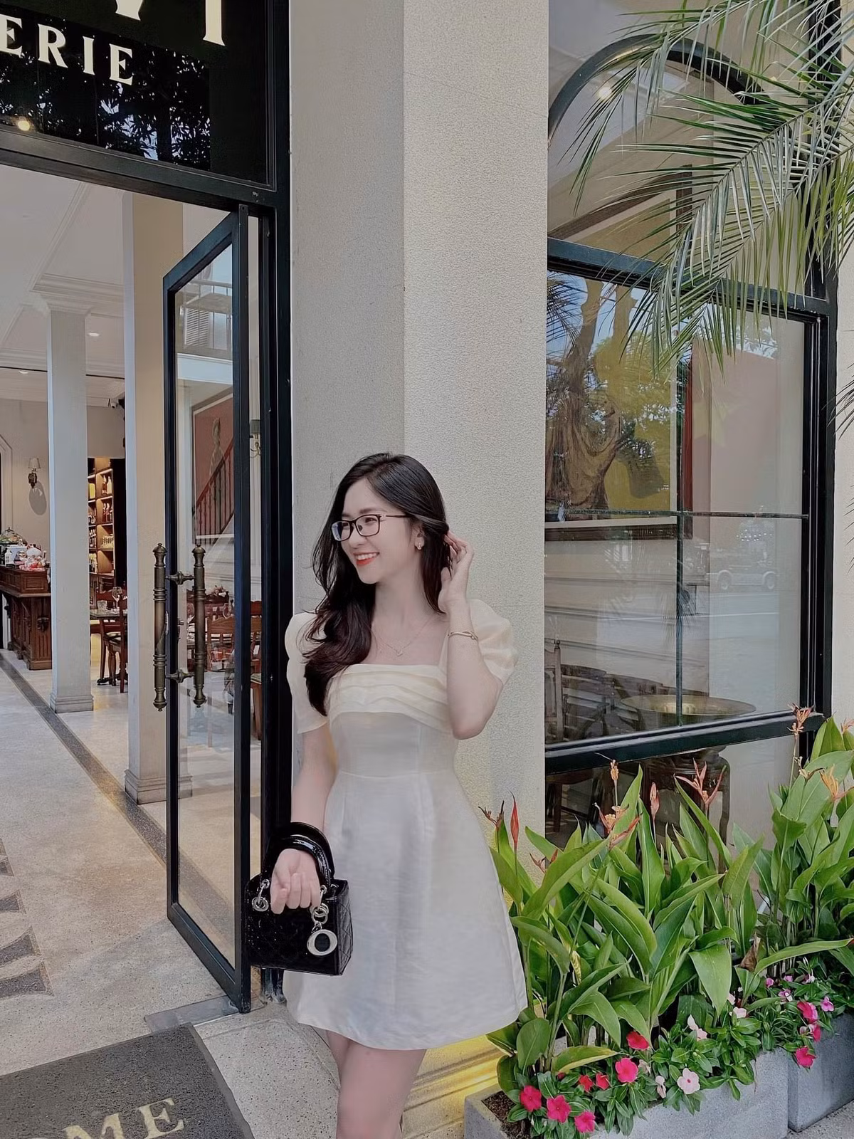 Nhớ lời người xưa “nét chữ nết người” nên với Linh, việc rèn chữ rất quan trọng, thông qua việc “luyện bút” còn rèn được cho con người tính kiên trì, cẩn thận.