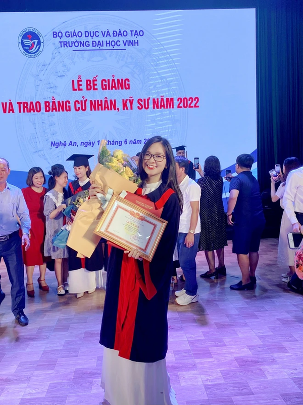 Được biết, chủ nhân của bài dự thi ấn tượng này là Phan Ngọc Linh (22 tuổi), sinh viên chuyên ngành Sư phạm Tiểu học tại Đại học Vinh.