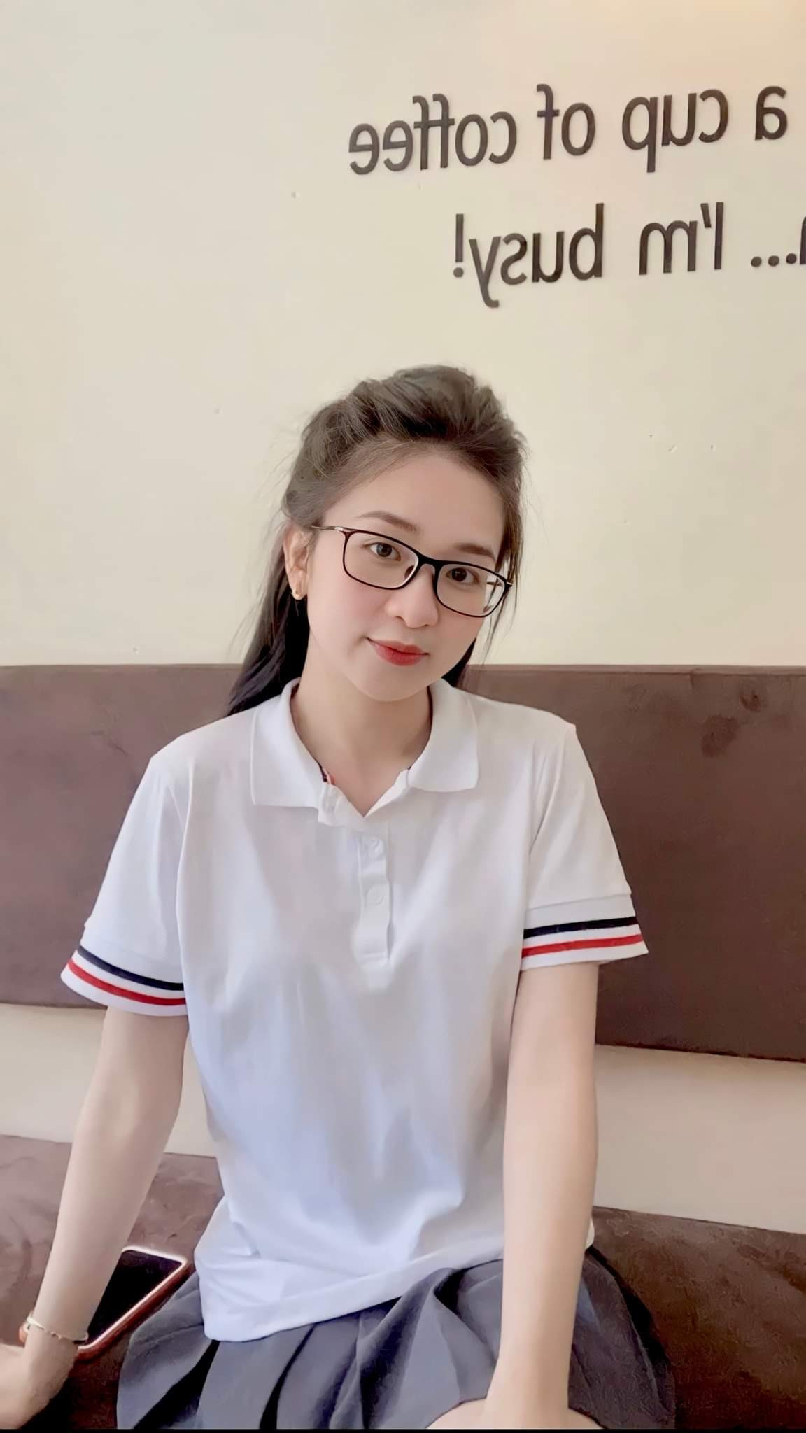 Ngọc Linh nói: “Mình yêu thích việc luyện chữ và đặc biệt là đối với nghề mình đã lựa chọn, vì vậy mà từ lúc năm 3 Đại học mình đã cùng bạn mở lớp dạy hành trang để không những là đưa những cái mình học được về quê hương áp dụng vào thực tế mà còn để trau dồi, rèn luyện chính bản thân mình".