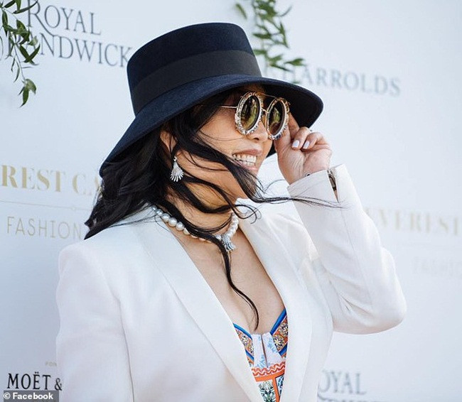 Bà phải làm việc liên tục, bất cứ công việc gì, 7 ngày 1 tuần, thậm chí rửa bát 12 tiếng liên tục.