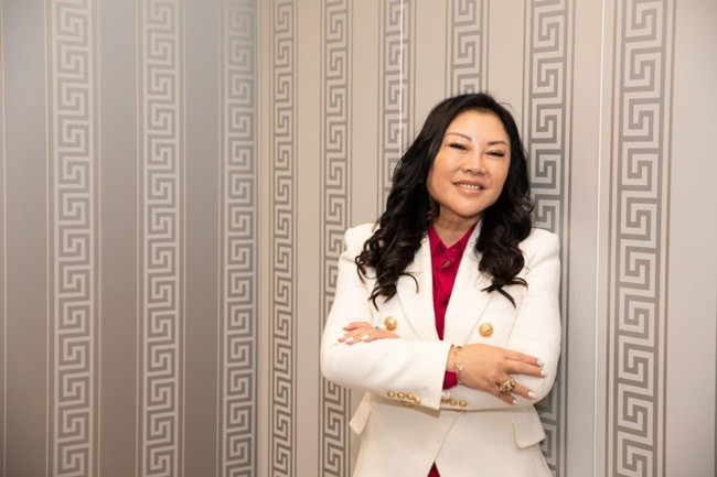 Ngoài kinh doanh, Monika Tu sở hữu hàng trăm tác phẩm nghệ thuật trị giá hàng triệu USD.