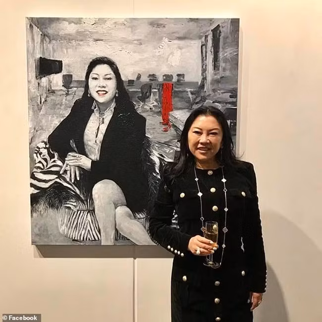 Tài sản của Monika Tu không có con số chính xác nhưng theo Daily Mail lên đến 8 con số. Ngoài tìm nhà cho khách, Monika Tu còn giúp khách mua ô tô, thuyền và tìm trường cho con cái của họ.