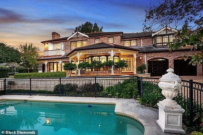 Công ty mà bà lập nên là công ty bất động sản Black Diamondz nhằm giúp đỡ những người đến từ Trung Quốc có thể tạo dựng cuộc sống ở Australia.