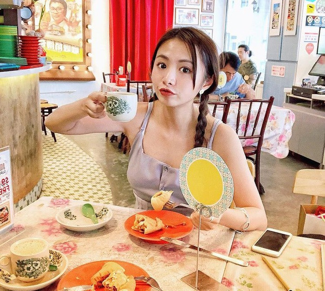 Từ những năm cấp 2, Kiki Tam đã tìm hiểu và yêu dòng nhạc hip hop.