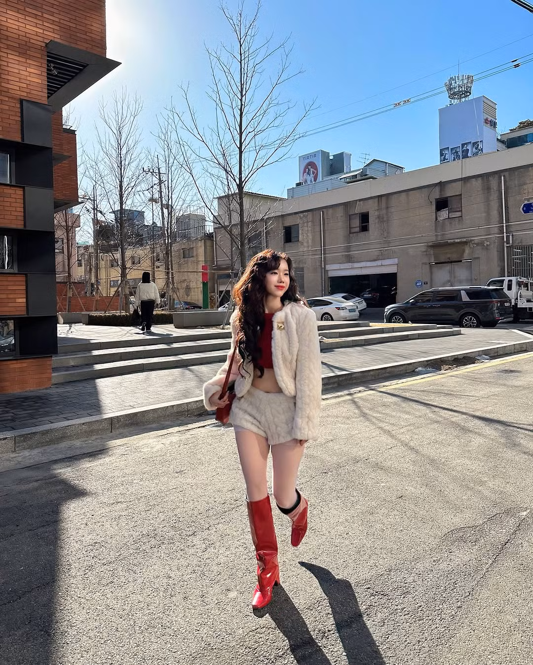 Meichan lên đồ hiện đại.