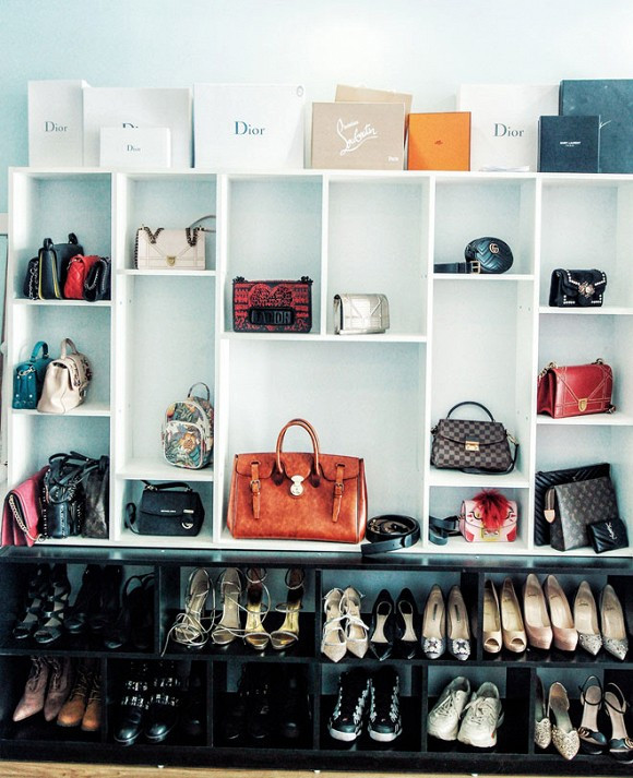 Tủ đồ hiệu của Trâm Anh gồm nhiều thương hiệu nổi tiếng như Dior, Louis Vuitton, Gucci... Đắt nhất trong đó là chiếc túi xách J'adior giá khoảng 130 triệu đồng.