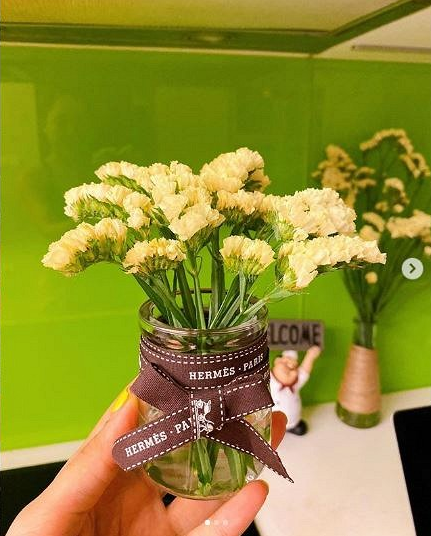 Chưa dừng lại việc khoe món ăn, Trâm Anh cũng thường khoe những bình hoa xinh xinh tự tay mình cắm.